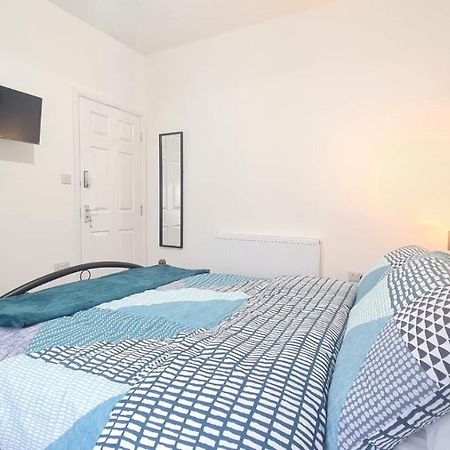 Spacious Room In Manor Park Londra Exterior foto