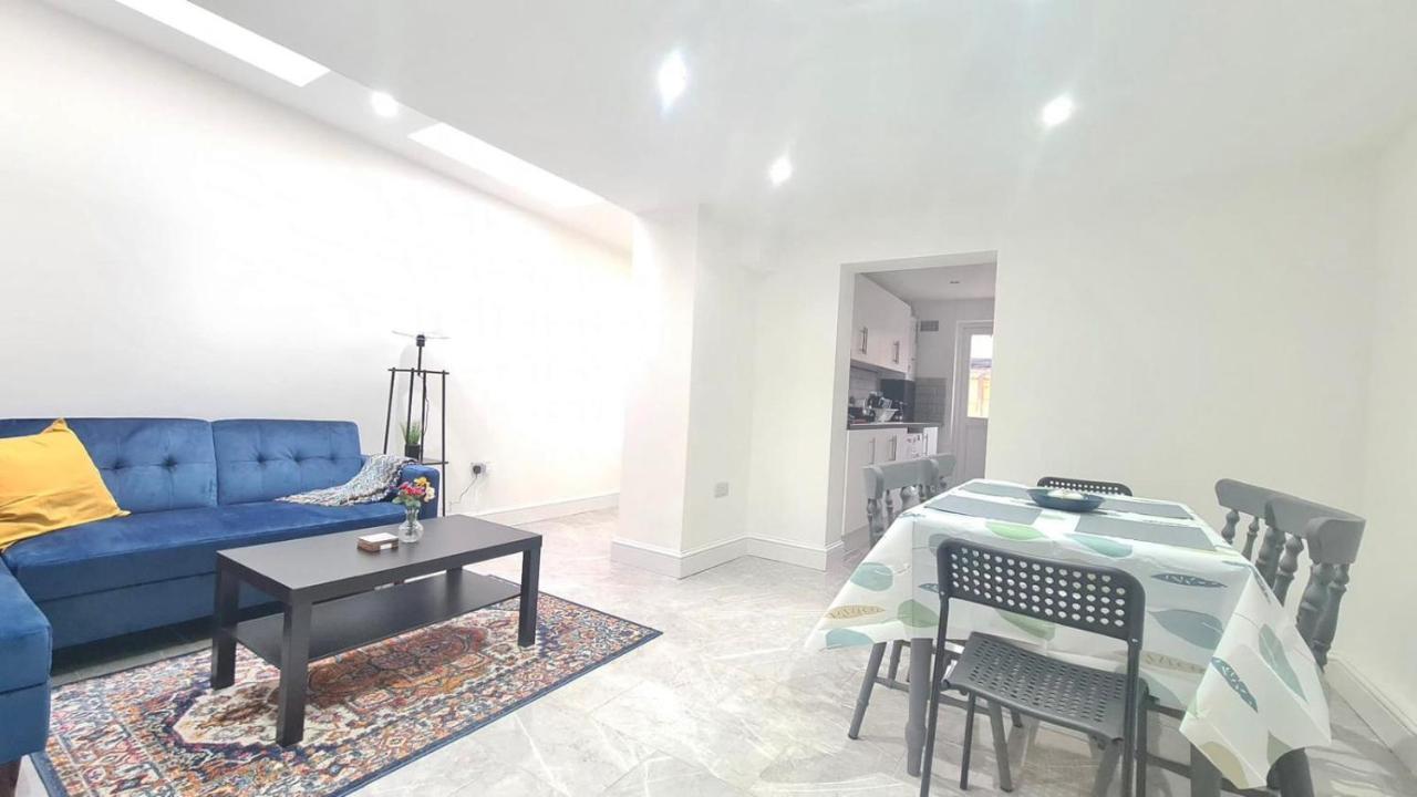 Spacious Room In Manor Park Londra Exterior foto