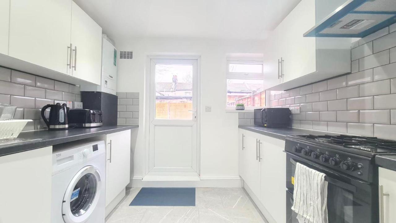 Spacious Room In Manor Park Londra Exterior foto
